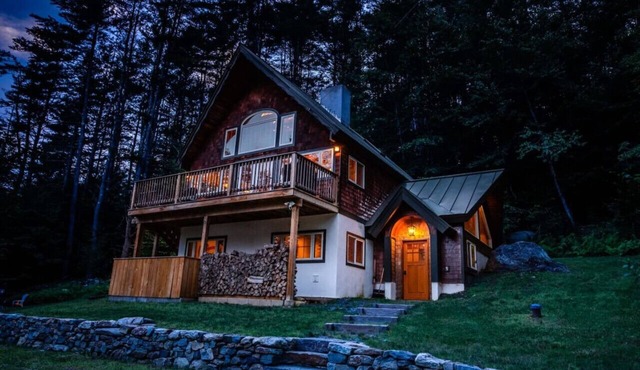 Stratton Mountain Escape w Hot Tub|Deck|Projector