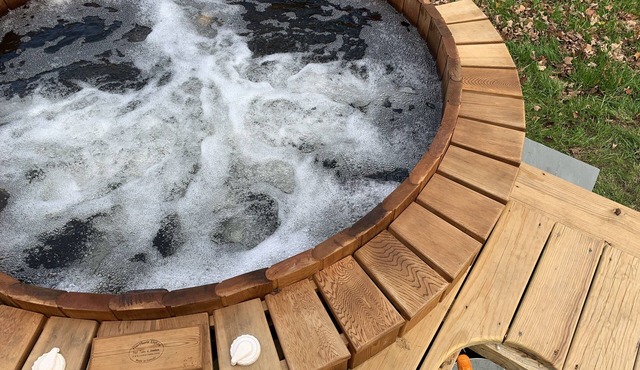 Stream side Victorian Charmer, with Cedar Hot Tub , outdoor shower, large deck.