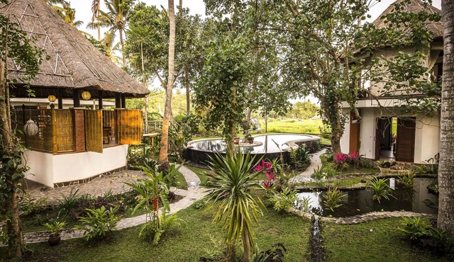 STRIKING VIEWS, SUBLIMELY ROMANTIC 4PAX A/C FULLY CATERED LUXURY PRIVATE POOL
