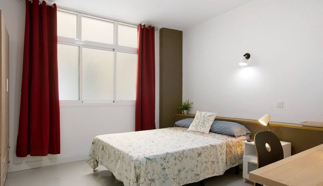 Studio Apartment "Estudio Massimo 7D" with Shared Terrace & Wi-Fi