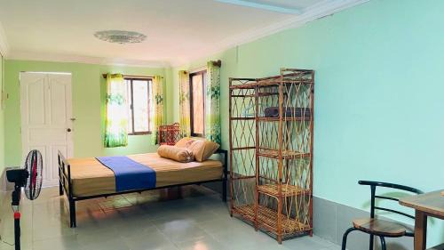 Studebaker Guesthouse & Pool