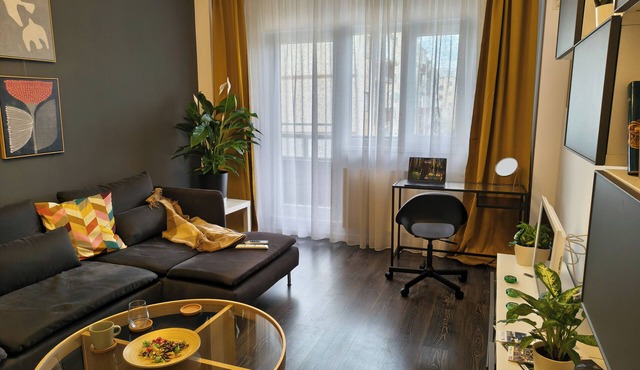 Student Grey Apartment w/Full ammenities. Spacious 2 room Balcony