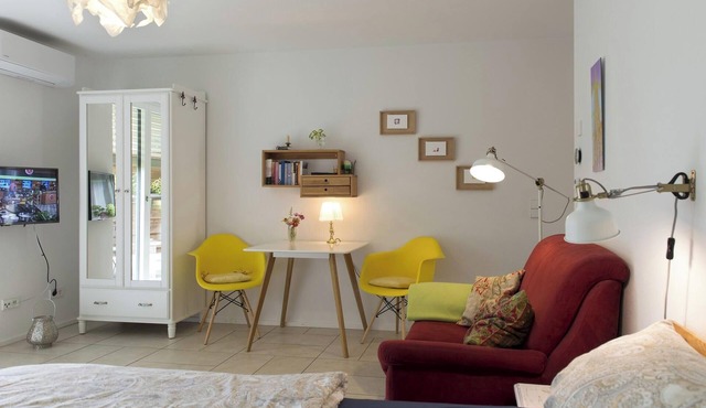 Studio '1, 30qm' with Private Terrace, Wi-Fi and Air Conditioning