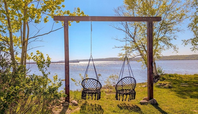 Studio 12 | 2 Min Waterfront | BBQ & Fireplace