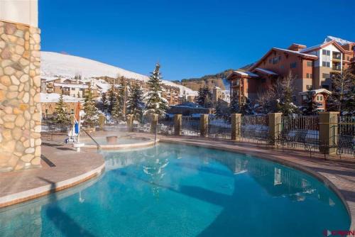 Studio #120 @ Perfect Location w Pool & Hot Tub