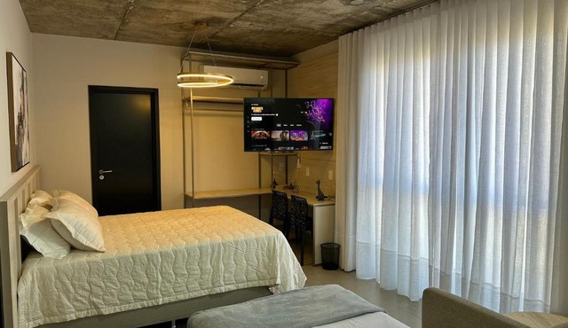 Studio 1502 com sacada, garagem e A/C