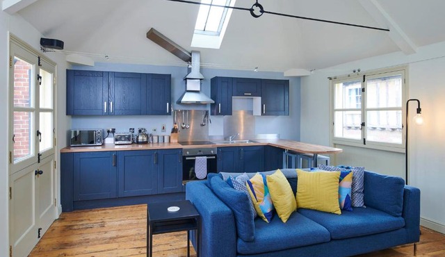 Studio 2 - Central Location Sleeps 4
