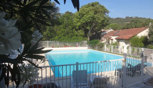 Studio 2 persons in residence with swimming pool in Porto-Vecchio