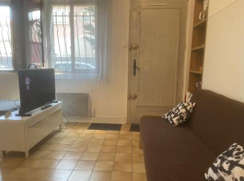 Studio 20m2 Ground Floor street
