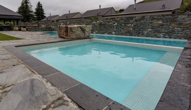 Studio 26 - One Bedroom Place with Pool