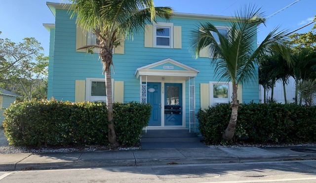 Studio #4 - Within Steps to Downtown Lake Worth Beach