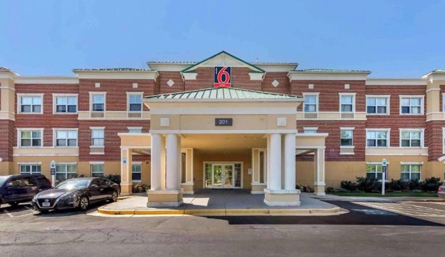 Studio 6 Gaithersburg|Spacious King|Hearing|Kitchen