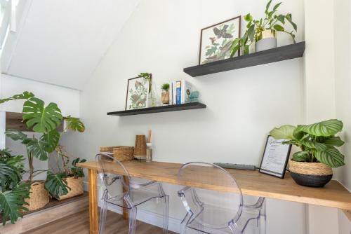 Studio 98 - Double Story Apartment 300m from cliff path