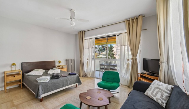 Studio 'A Quelques Pas De La Mer' with Balcony, Wi-Fi and Air Conditioning