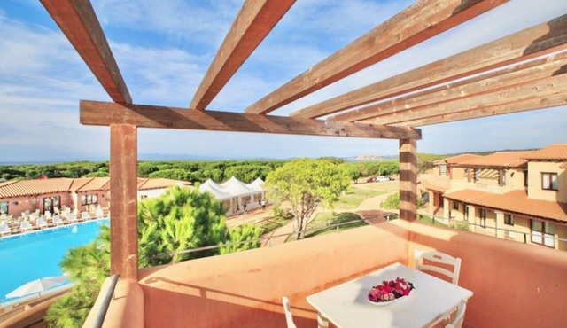 Studio apartment for 2 people of 27 m2 furnished in Sardinian style.Located on the ground floor with veranda and small garden or first floor with balcony.Composed of living room with kitchenette, 2 joinable single beds, bathroom.Endowed of:- TV- air cond
