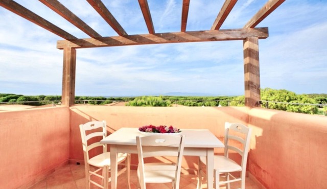 Studio apartment for 3 people of 30 m2 furnished in Sardinian style.Located on the ground floor with veranda and small garden or first floor with balcony.Consisting of living room with kitchenette, 2 joinable single beds, single sofa bed, bathroom.Endowe