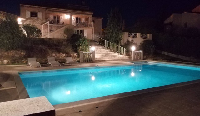 STUDIO Air-conditioned 2P Superb Pool BBQ Private garden in Roquebrune sur Argens