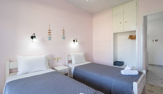 Studio 'Alexandros Studios 6' with Shared Pool, Wi-Fi and Air Conditioning
