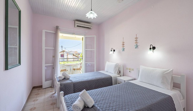 Studio 'Alexandros Studios 8' with Shared Pool, Wi-Fi and Air Conditioning