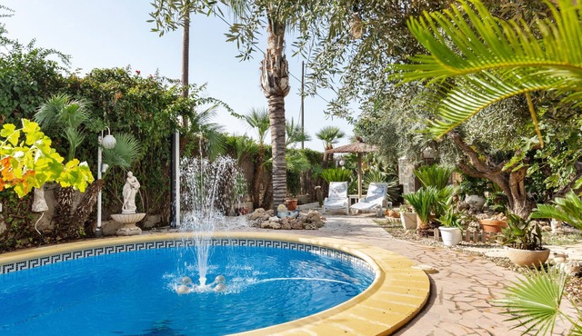 Studio 'Alojamiento Ruizo' with Mountain Views, Shared Pool and Wi-Fi