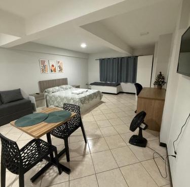Studio amplo e aconchegante no bairro aterrado