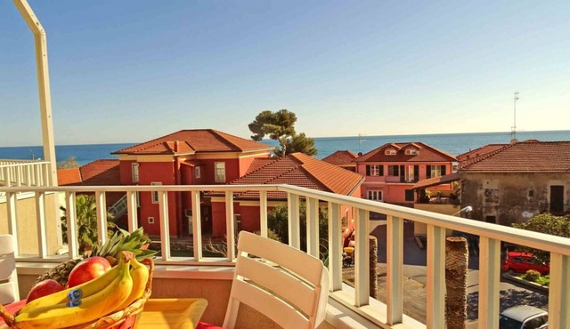 STUDIO APARTMENT 50 meters from the SEA and 30 minutes from MONTECARLO