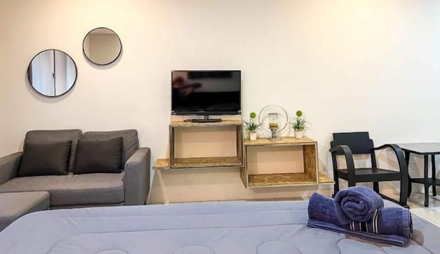 Studio Apartment with Balcony in Center of Nimman