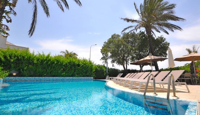 Studio Apartment in Residence with Swimming Pool - Wifi Free