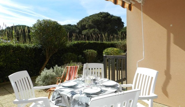 Studio apartment sleeping area sleeps 4 BORMES LES MIMOSAS