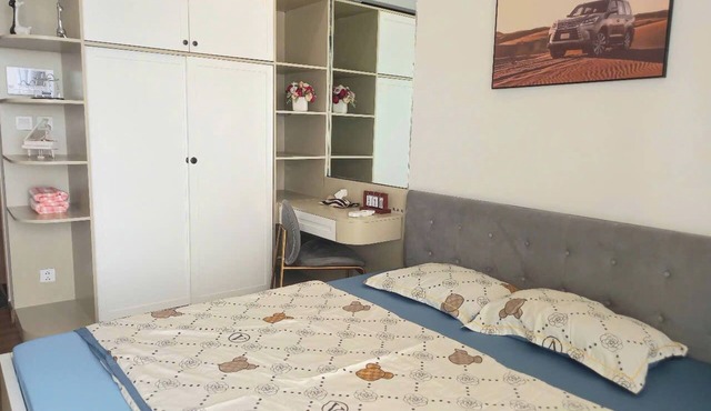 Studio apartment 35m2 in Ecopark, nice view, high speed wifi, fully furnished.