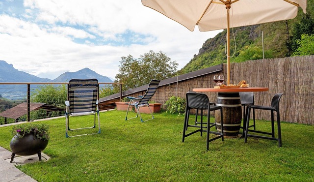 Studio Apartment 'Maso Plocech App Vacanze' with Lake View, Private Garden and Wi-Fi