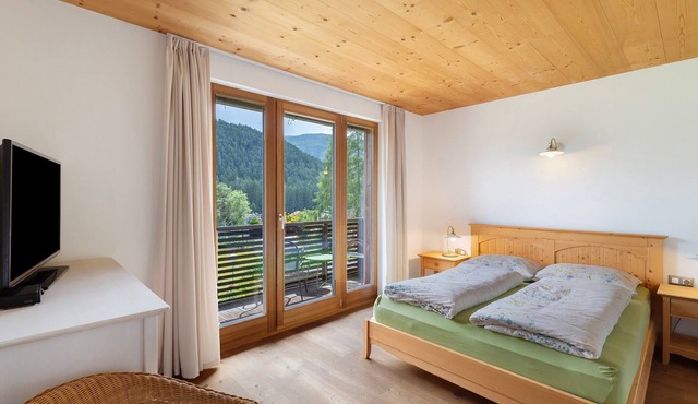 Studio Apartment 'Silbernagl - Monolokal Mit Ausblick' with Lake View, Shared Terrace and Wi-Fi
