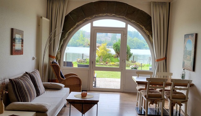 Studio Apartment '3' with Lake View, Private Terrace and Wi-Fi