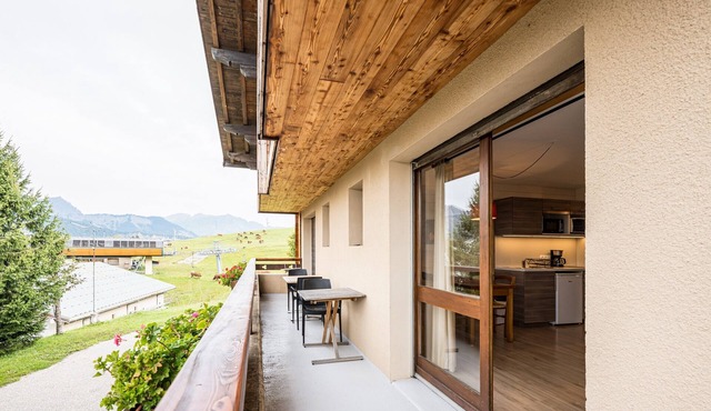 Studio Apartment '5 - L'Épilobe' with Mountain View, Shared Garden and Wi-Fi