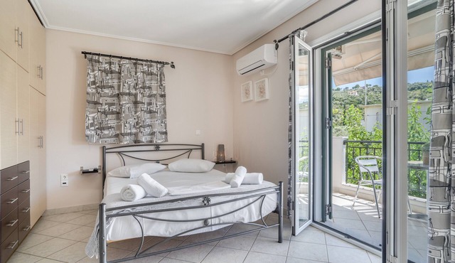 Studio Apartment 'Alexandros 2 Guests A' with Mountain View, Wi-Fi and Air Conditioning