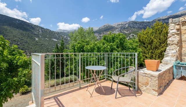 Studio Apartment 'Akros Oreon, Omalos' with Mountain View, Private Terrace and Wi-Fi