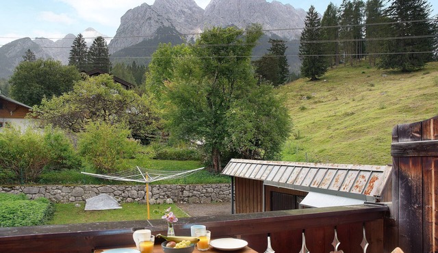 Studio Apartment 'Alpspitznest' with Mountain View, Balcony and Wi-Fi