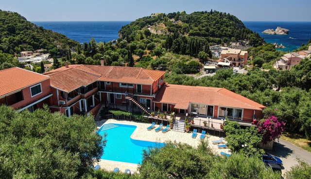 Studio Apartment "Arianna Studio Ground Floor 4" with Sea View, Shared Pool & Wi-Fi