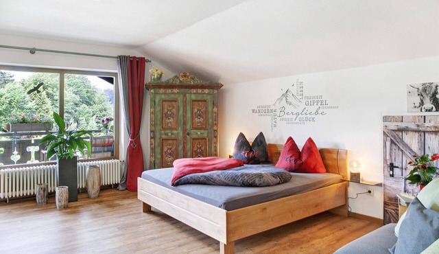 Studio Apartment 'Aschaubichl - Anemone' with Mountain View, Balcony and Wi-Fi