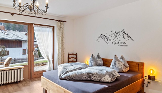 Studio Apartment 'Aschaubichl – Silberdistel' with Mountain View, Private Terrace & Wi-Fi