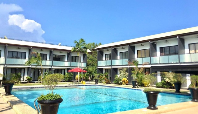 Studio Apartment by the pool with wifi