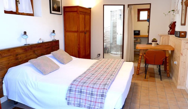 Studio Apartment 'Casa Betulla - Cirmolo' with Shared Terrace, Shared Garden and Wi-Fi