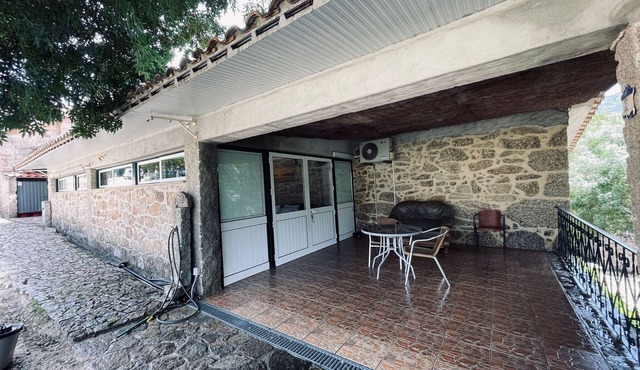 Studio Apartment 'Casa Do Sol - Quinta Do Moinho' with Mountain View, Wi-Fi and Air Conditioning