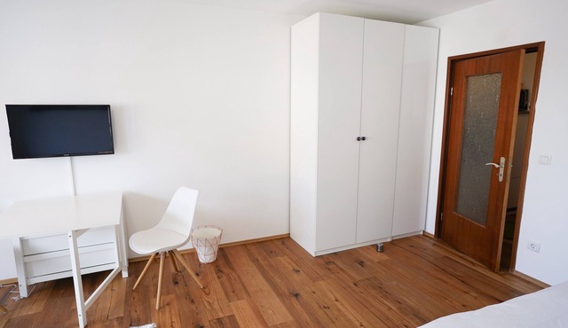 Studio Apartment 'Central and Nature Nearby' with Mountain View, Balcony and Wi-Fi