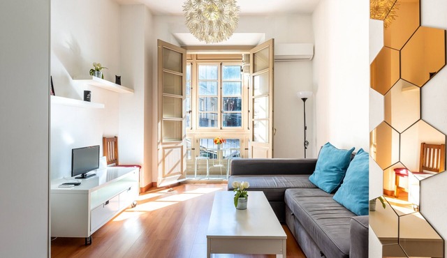 Studio Apartment “Centro Histórico” in Centre of Málaga with Wi-Fi & Balcony