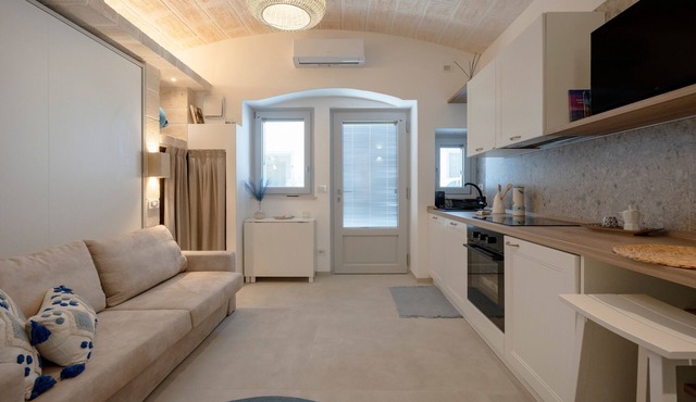 Studio Apartment 'Dimora Sofia, Charming House' with Wi-Fi and Air Conditioning