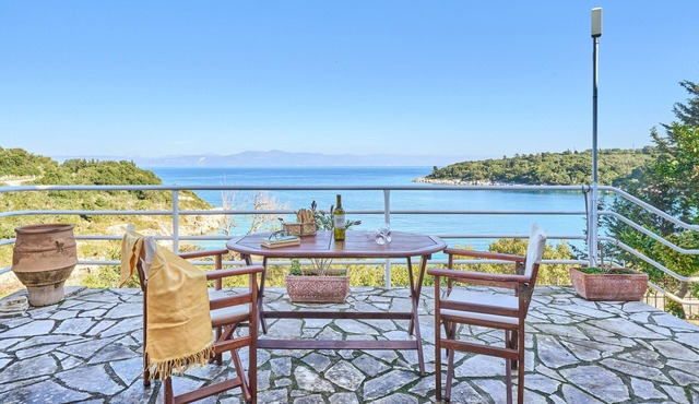 Studio Apartment 'Dolphin' with Sea View, Wi-Fi and Air Conditioning