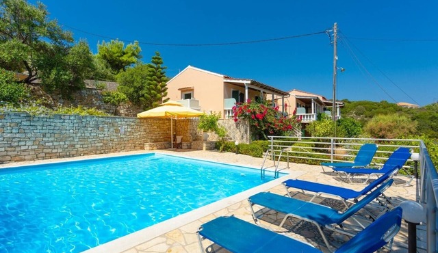 Studio Apartment 'Dolphin Villa 1' with Sea View, Wi-Fi and Air Conditioning