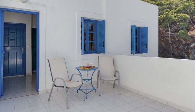Studio Apartment 'Double No 2' with Sea View, Wi-Fi and Air Conditioning