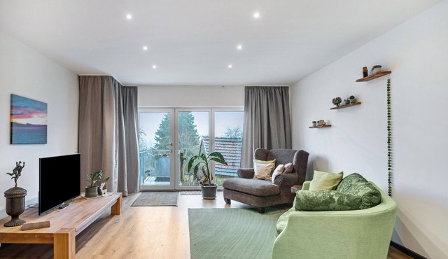 Studio Apartment 'Eifelzauber' with Shared Terrace, Wi-Fi and Air Conditioning